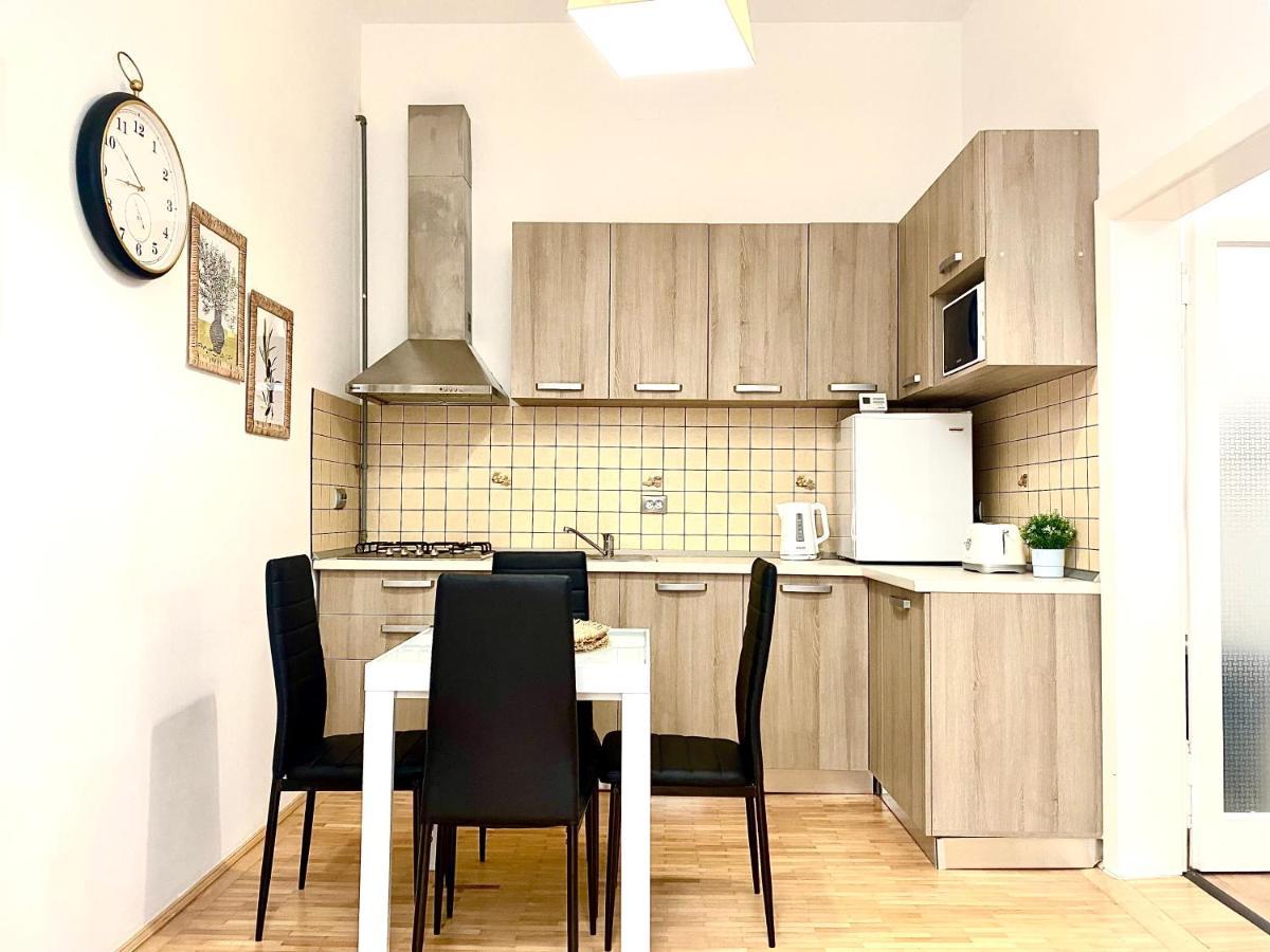 Republique Family Apartment Braşov Eksteriør bilde