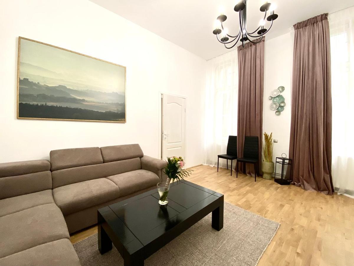 Republique Family Apartment Braşov Eksteriør bilde